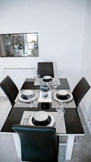 TMS Chic 3BDR house! Colchester! - - 8