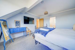 Relaxing Coastal Cottage with Hot Tub & Views - 3