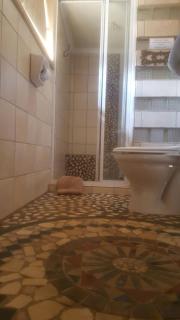 Rockwood Earth Lodge - 1