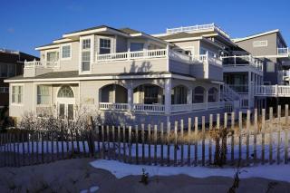 Surf City Escape! Charming 4-bedroom Oceanfront - Surf City - 8