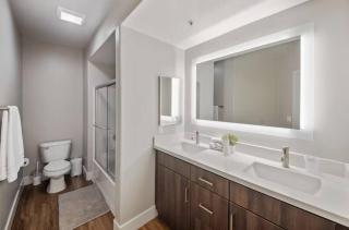 Beverly Luxe I 2Bed 2Bath I Pool I Jacuzzi I Gym I Parking - Los Angeles - 2