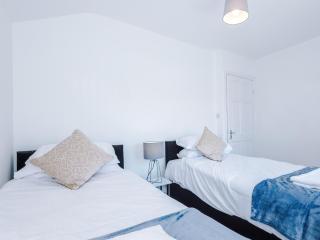 Sleeps 10, 5 Beds, Free Parking, Contractors - Skipton - 3