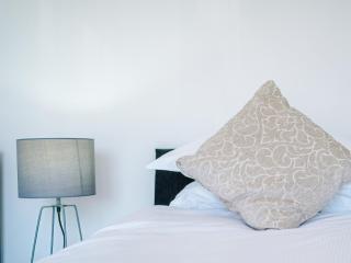 Sleeps 10, 5 Beds, Free Parking, Contractors - Skipton - 1
