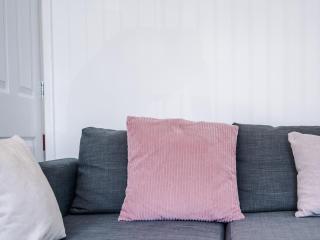 Sleeps 10, 5 Beds, Free Parking, Contractors - Skipton - 0