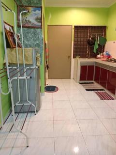 Damai Guest House - Gambang - 9