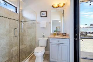 Lux 5BR and 4BA South Facing Waterfront Pool, Hot Tub, Dock and Dual Master Suites - 7