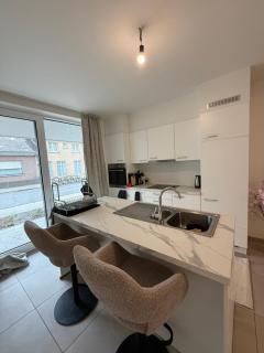 Modern & Bright 2-Bedroom Apartment with Terrace - Wetteren - 5