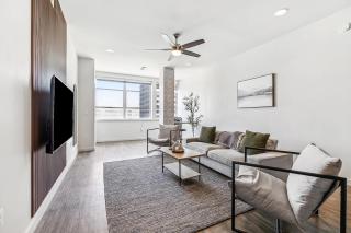 Entire High-Rise Apartment - 2BD - 8