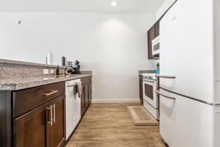 Entire High-Rise Apartment - 2BD - 5