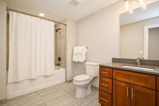 Luxe Downtown Suite Stadiums, Casino, R&R Hall! - Cleveland - 5
