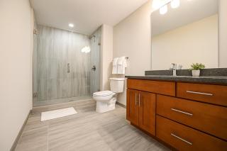 Luxe Downtown Suite Stadiums, Casino, R&R Hall! - Cleveland - 3