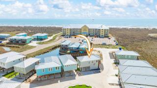 Cinema Shores – A Movie-Themed Beachfront Escape! - 0