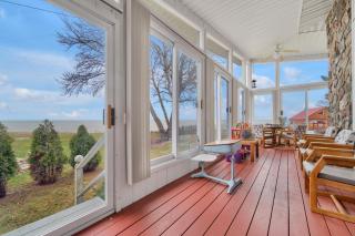 Private Beach and Sauna Lakefront Deckerville Home! - Deckerville - 7