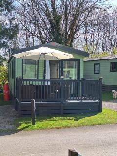 Inside No.2 Retreat - 1