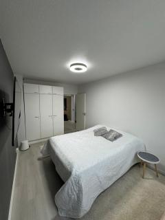 Cozy-15min to airport, free parking - 5