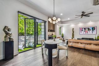 NEW! The Strata Barn - Luxury Hyde Park Townhome - Tampa - 8