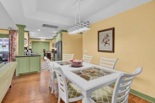Lake Village Cottage 18 - 1