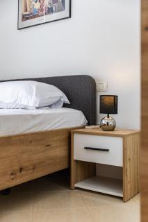 Billy s 4 BDR Apartment by PS - 8