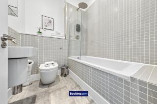 Farringdon Modern Apartments By Stay Smart Short Lets & Serviced Accommodation London With Smart TV & Free WiFi - 3