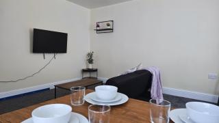 Comfy Entire Apartment with Free Parking in Bury Town - Bury - 6
