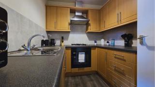 Comfy Entire Apartment with Free Parking in Bury Town - Bury - 5