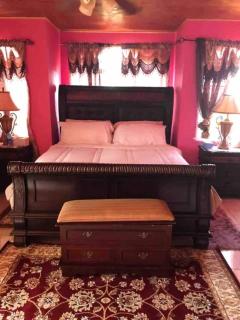 523) Large 3 bedroom with King beds - - 6
