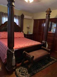 523) Large 3 bedroom with King beds - - 5