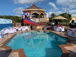 523) Large 3 bedroom with King beds - - 9