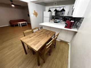 Pretty in Pink 2BR Retreat, 8 Min from DFW Airport - Irving - 9