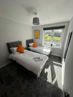 3-Bed Apartment Central Greenock - Greenock - 1