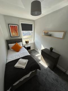 3-Bed Apartment Central Greenock - Greenock - 3