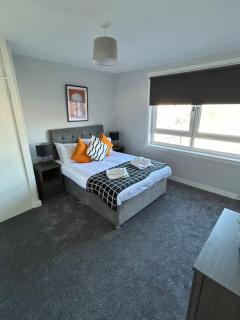 3-Bed Apartment Central Greenock - Greenock - 9
