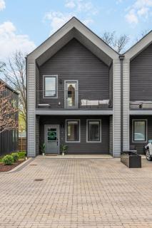 Luxe Home with Gated Parking Private Balcony and 4 miles to Downtown - 9