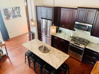 Charming Creole Cottage 2 Blocks Across Rampart St from French Quarter - New Orleans - 2