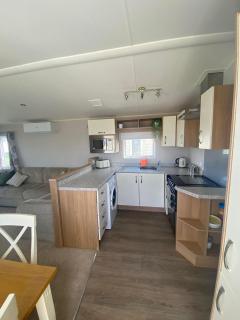 Pebbles Romney Sands - 8