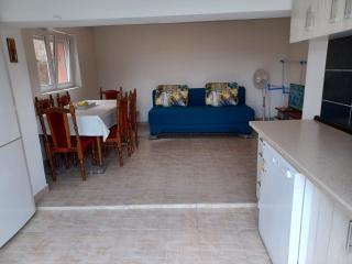 Pink Holiday House Sutomore - - 8