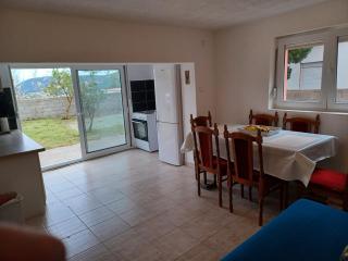 Pink Holiday House Sutomore - - 1