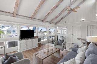 Beach Retreat w Sundeck Golf Cart Bikes Bungalow House by AvantStay - Seacrest - 7
