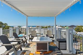 Gulf-View Retreat w Rooftop Deck, Private Pool Villa Anesi by AvantStay - 0