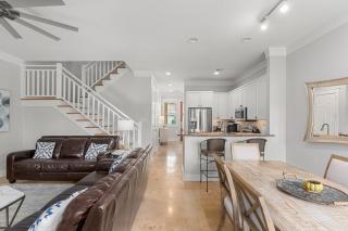 Serene Pondfront Stay w View Pool Access Walk to Baytowne Wharf - Destin - 1