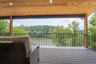 Beaver Lake Retreat with Hot Tub & Game Room - Rogers - 0