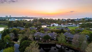 Serene Pondfront Stay w View Pool Access Walk to Baytowne Wharf - 9