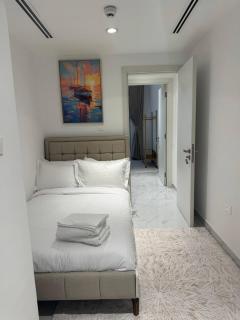 Unique 2bd Jacuzzi & Sunbed - Abu Dhabi - 7