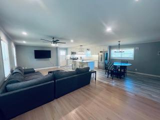 Spacious 4BR by Airport & Shops! - Atlanta - 9