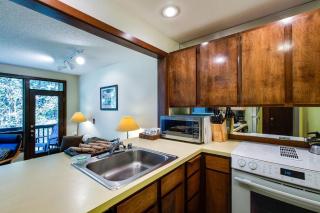 Snowater Condo 28 - Ground Floor - Sleeps 4 - 7