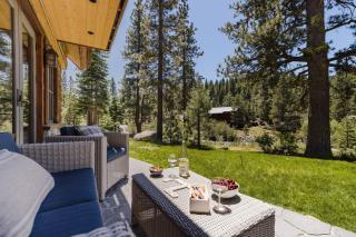 Hunter by AvantStay Riverfront Cabin w Prvt Cottage 5Mins from Palisades - Olympic Valley - 4