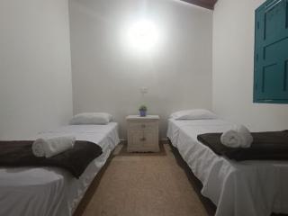 Habitacion Privada en Jardin cerca al parque - 6