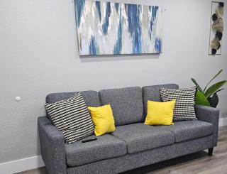 Homey 2BR Home Near DT & Airport - 7