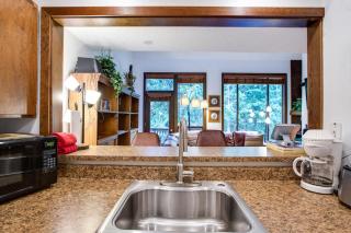 Snowater Condo #31 - 2 Story Condo with WiFi- Sleeps 4 - Beautifully decorated! - 3
