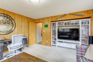 Steps to Pine Hollow Reservoir Home with Fire Pit! - 1